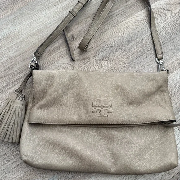 Tory Burch Thea Fold-Over Beige Pebbled Leather Crossbody Bag - Picture 5 of 8